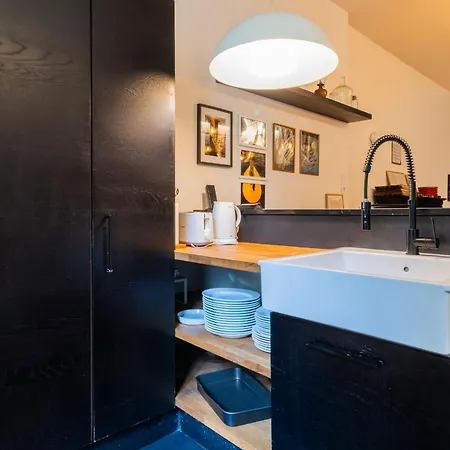 Apartman Music Shell By Lovelystay